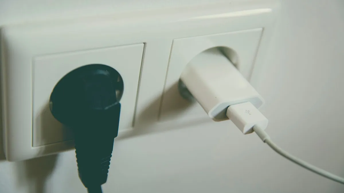 Deze apparaten verbruiken stroom terwijl je slaapt — zo reken je uit wat dat kost